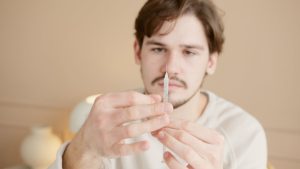 Egy 21 éves fiatal kálváriája a magyar egészségügyben pexels-artempodrez-6823494