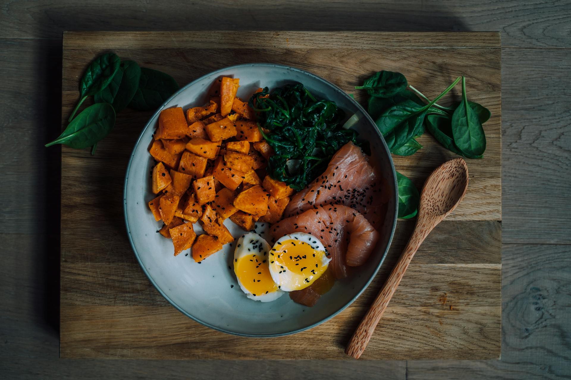 Tápanyagszükséglet: Étel, édesburgonya, tojás, spenót